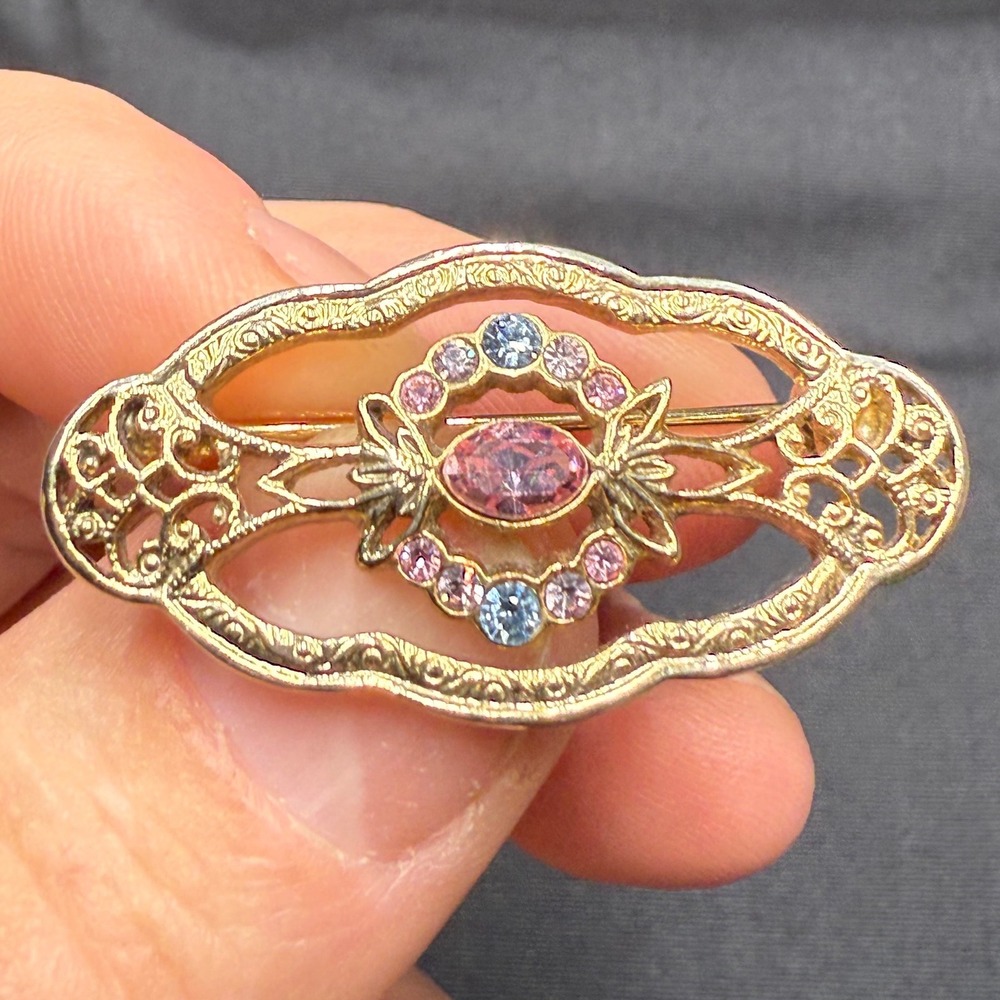 Vintage 1928 Jewelry Co Gold Tone Filigree Bar Brooch Pink Aqua Glass Rhinestone